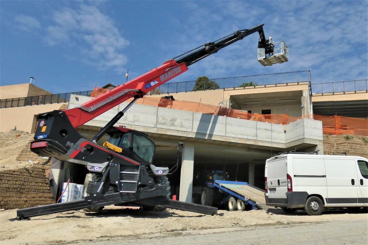 Manitou MRT 2660 rotating telehandler on a construction job site